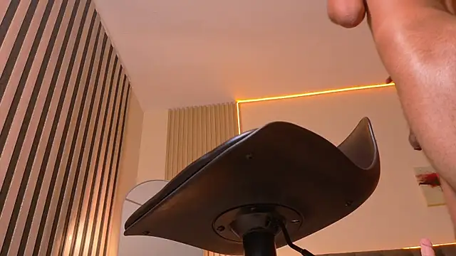 Alex_Bloom webcam
