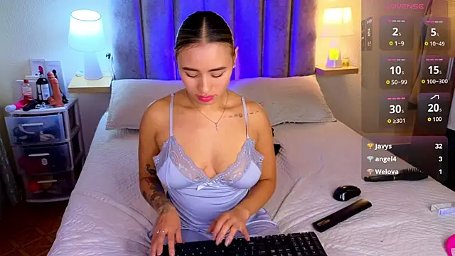 Victoria_Hils webcam