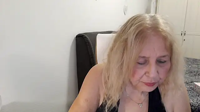 SusiLifeXXX webcam