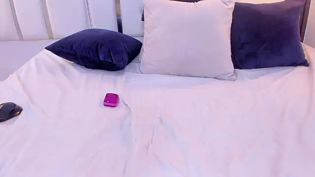 Maia_Clark520 webcam