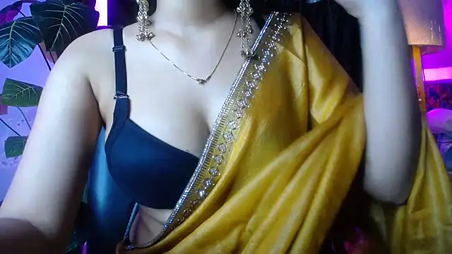 kiara_1122 live cam on StripChat