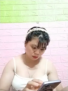 Xuka_lyss live cam on StripChat