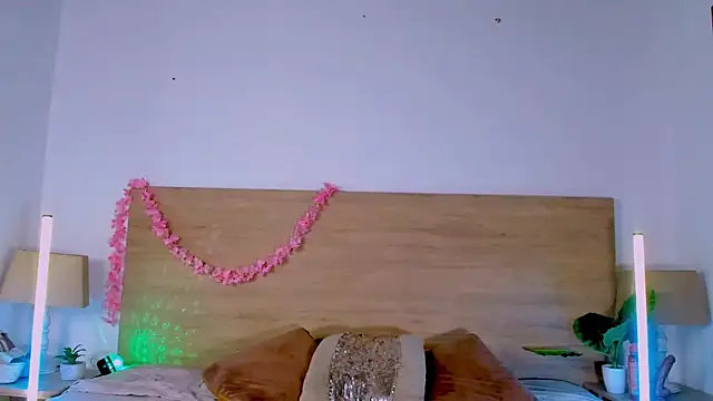LaraRous webcam