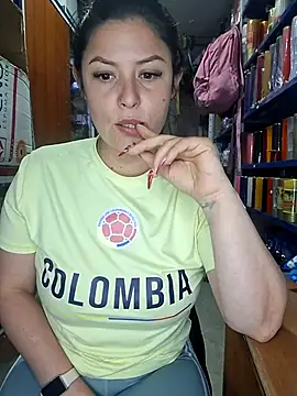isa_bella95 (F young) - Full naked+ squirt in shop