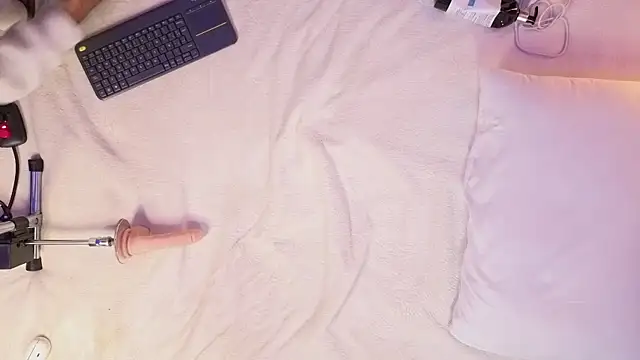 Lolalewis777 webcam