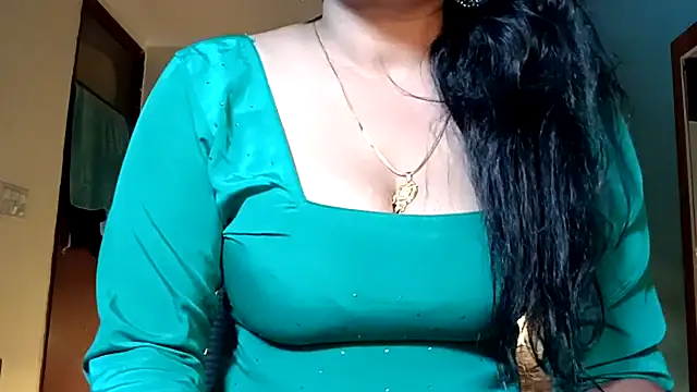 YourDesi_Laila_ webcam
