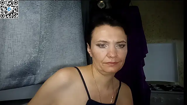 HotMamaQueen234 webcam