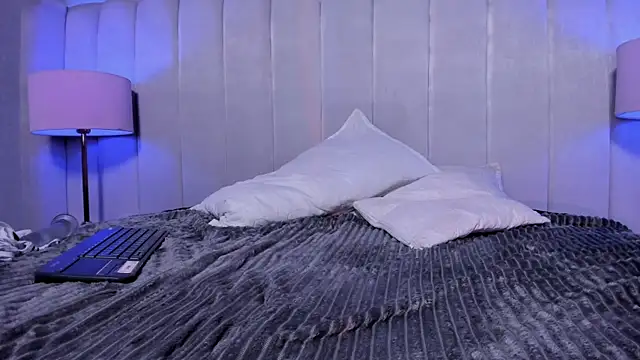 MadeleynRose webcam