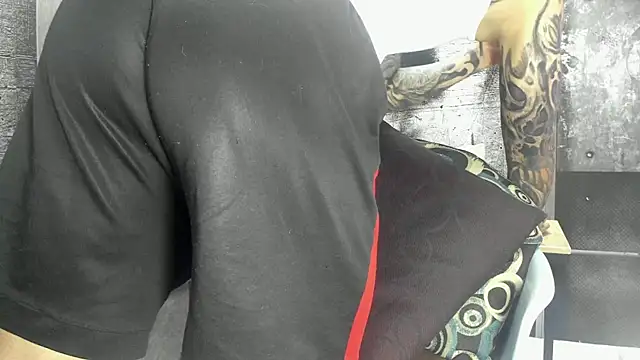 Gury_tattoo webcam