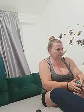 JuliaBestX webcam