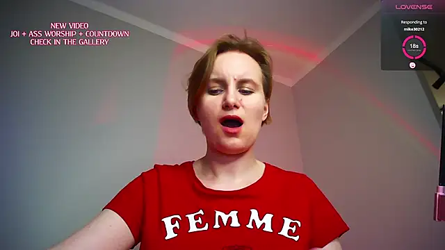 KinkyMissCherry webcam