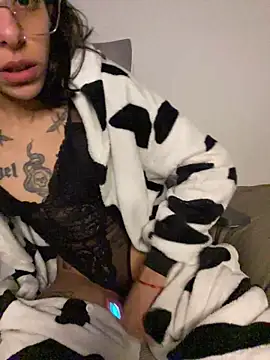 Poison_Ivy_29 live cam on StripChat