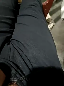 wrong_man25 (M young) - Cum in public