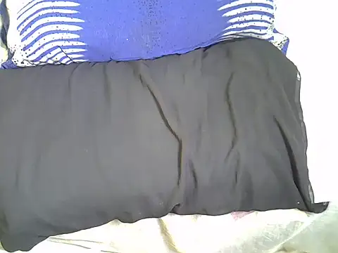 Pearl_petite webcam