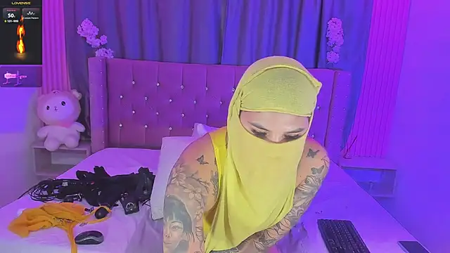 Nayla-Mouna webcam