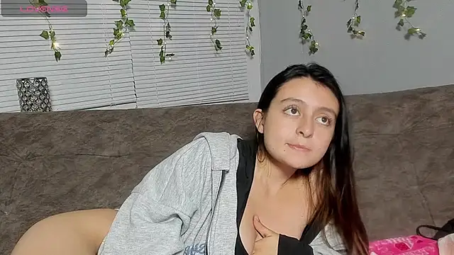 Lala_fluffy live cam on StripChat