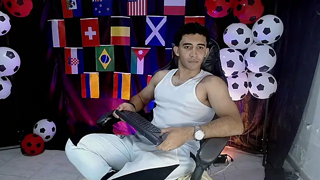 caius_bigcock1 live sex cam
