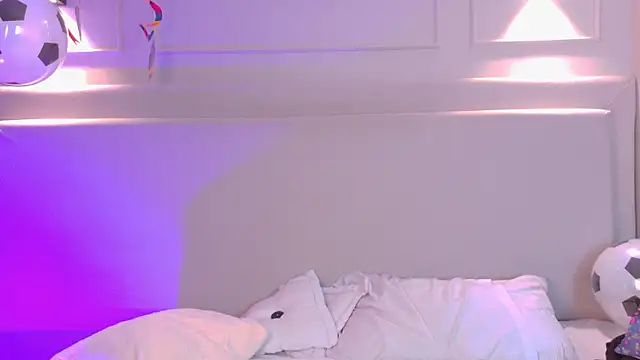NaomiKlarc webcam