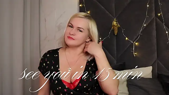 YolandaKiss live cam on StripChat