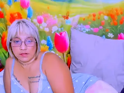 indianroxy webcam