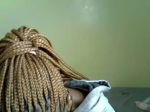 Pearl_petite webcam
