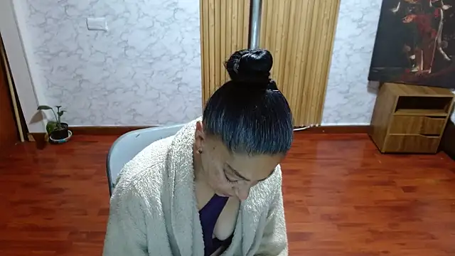 Anitta_muscle webcam