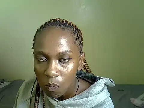 Pearl_petite webcam