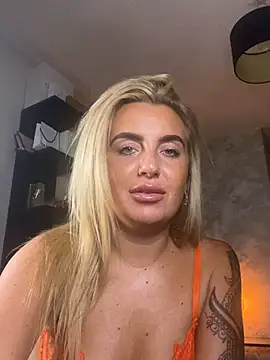 CharlottemilfUKx live sex cam