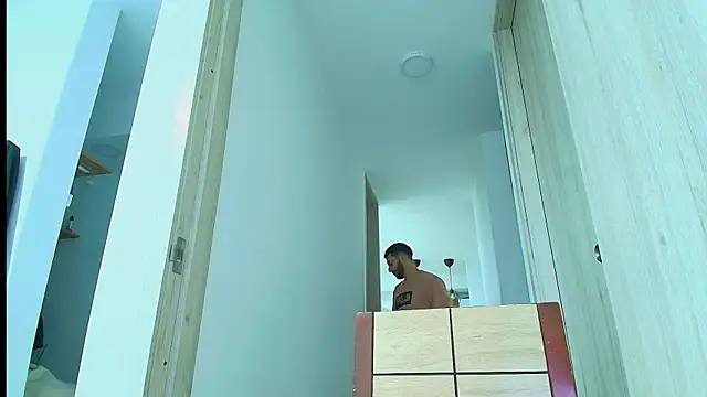 thomas_gun live cam on StripChat