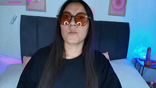 samm_curvy