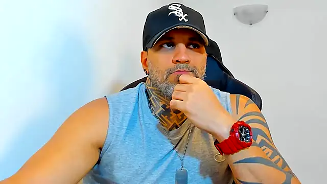 JoshRigby live cam on StripChat