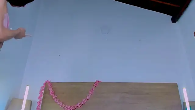 LaraRous webcam