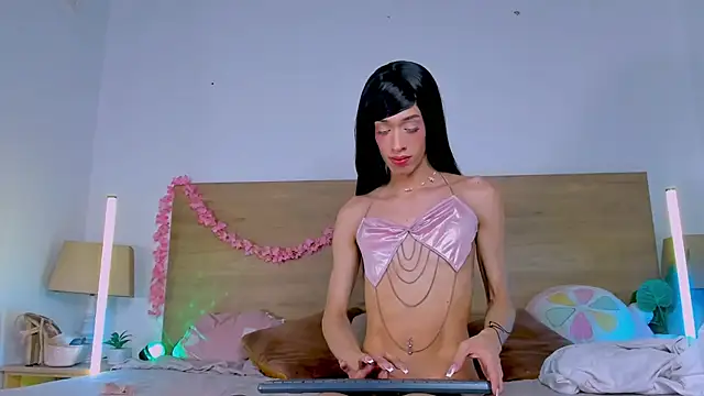 LaraRous webcam