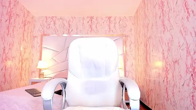 Emily_Whinfre webcam