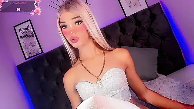 Kornylovee webcam