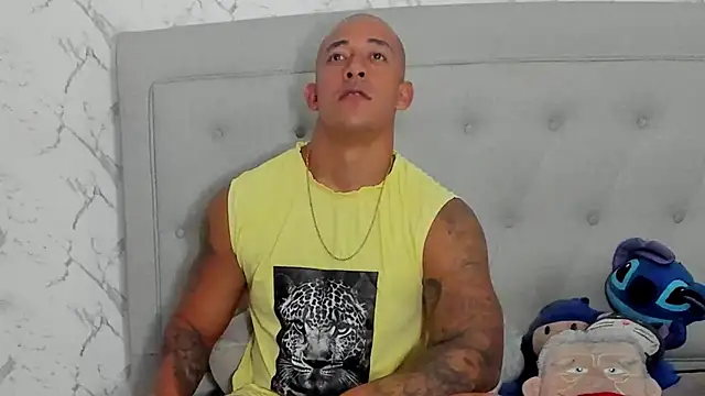 luigiferrara live cam on StripChat