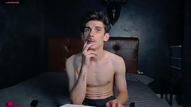 DanielCrush1 live cam on StripChat