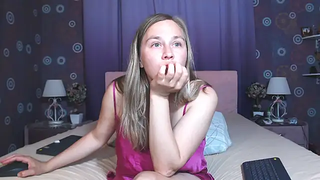 SquirtyAlice webcam