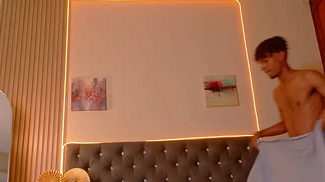 Alex_Bloom webcam