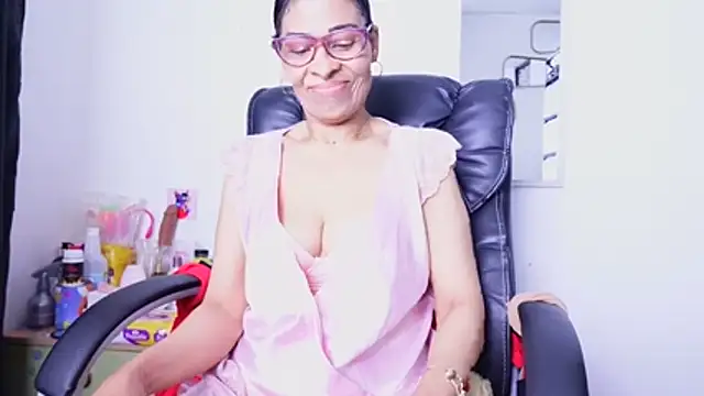 Aries_Mature webcam