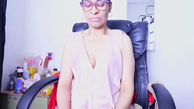 Aries_Mature webcam