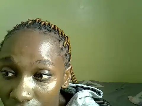 Pearl_petite webcam
