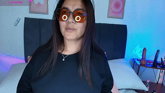samm_curvy