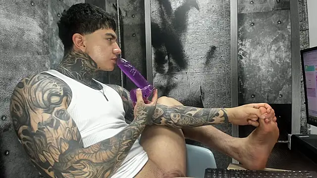Gury_tattoo webcam