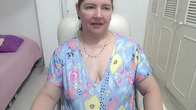 leonela_69 webcam
