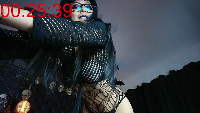 alexhoe_ (F young) - Choose the goal with a poll