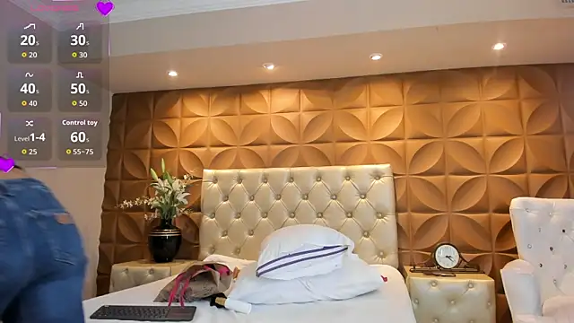 MiaSantana_ webcam