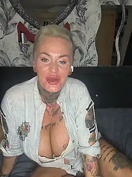 InkedMissLaBaehm webcam