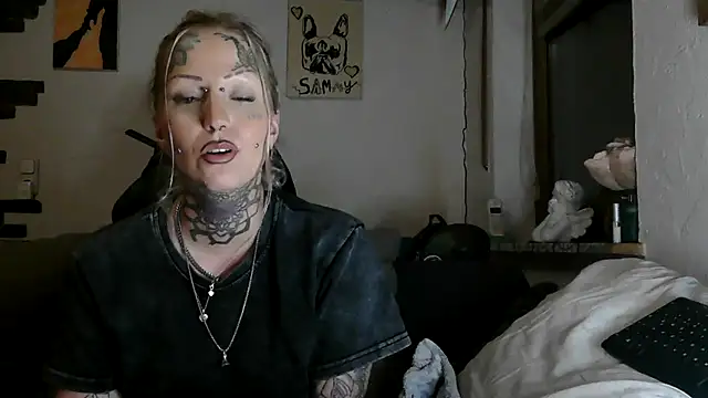 RoxxyInk webcam