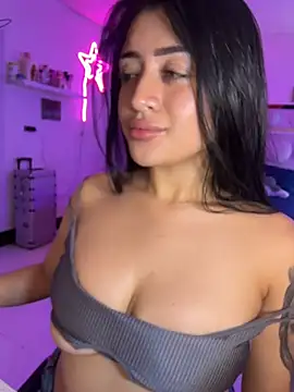 lucianaroy live cam on StripChat